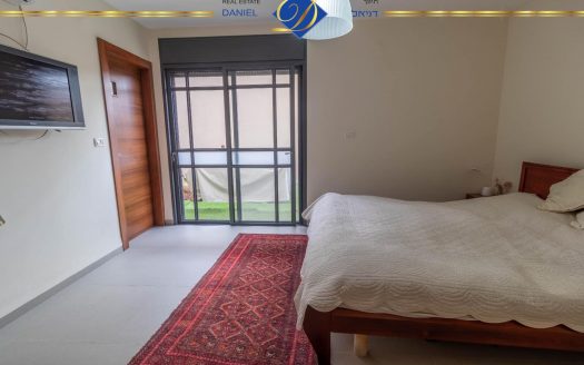 בדניה ב' דו- משפחתי ברמת בניה איכותית גינה ומרפסת לנוף ים, ומפלס נוסף של 150 מ"ר