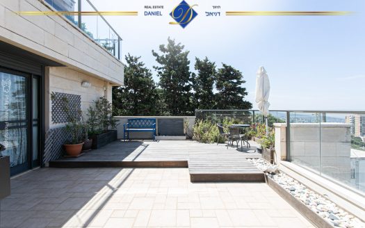 בגבעת דאונס ייחודית + נוף מערבי במפלס אחד