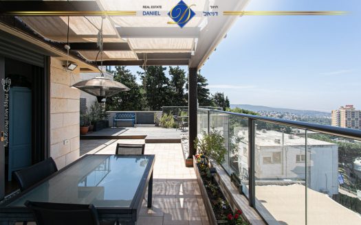 בגבעת דאונס ייחודית + נוף מערבי במפלס אחד