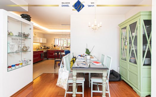 בגבעת דאונס ייחודית + נוף מערבי במפלס אחד