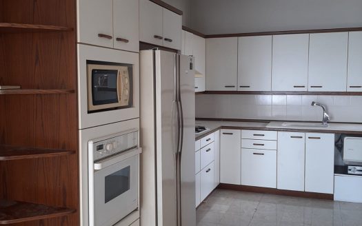 במרכז הכרמל דירה למכירה עם נוף, מעלית וחניה*