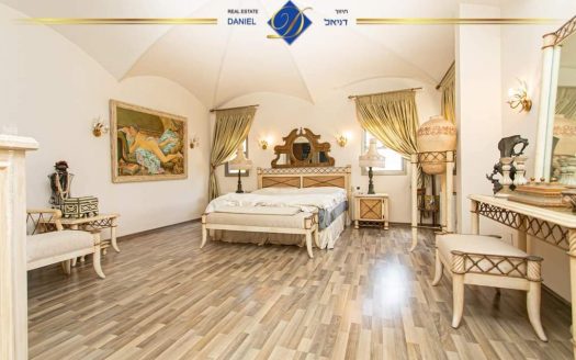 וילה מפוארת בדניה. אדריכלות אותנטית