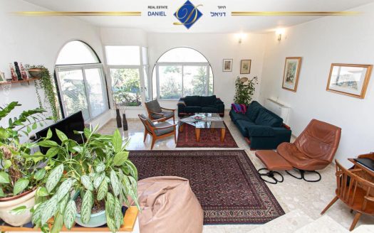 דו משפחתי בסביוני דניה
