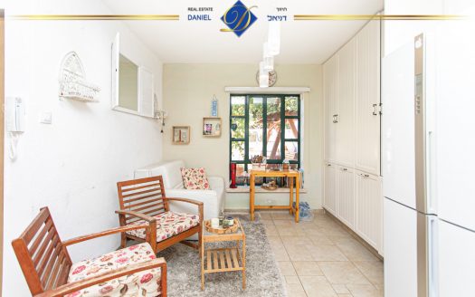 דירה משופצת עם יחידה בסביוני דניה