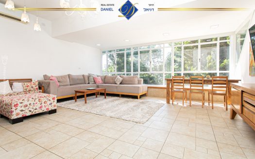 דירה משופצת עם יחידה בסביוני דניה