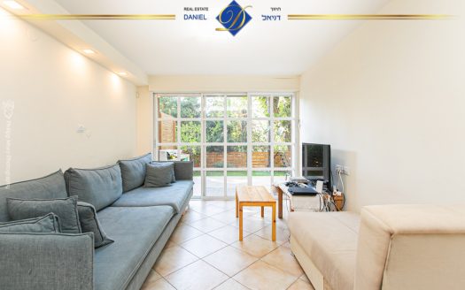 דירה משופצת עם יחידה בסביוני דניה