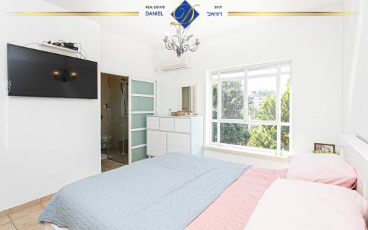 דירה משופצת עם יחידה בסביוני דניה