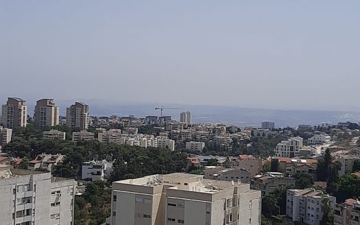 ברוממה רחוב אורן קרוב למרכז מסחרי