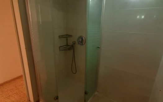 ברוממה רחוב אורן קרוב למרכז מסחרי